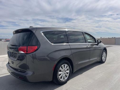 2021 Chrysler Voyager L