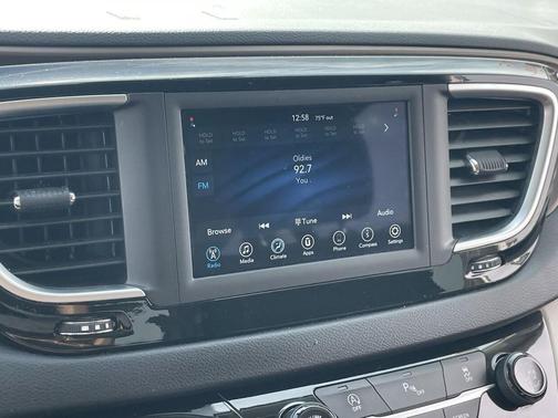 2021 Chrysler Voyager L