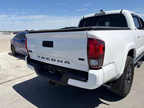 White 2022 Toyota Tacoma SR5