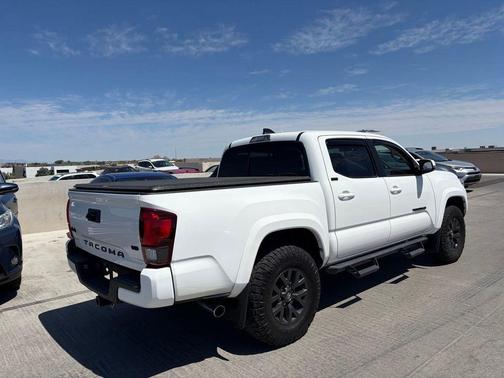 White 2022 Toyota Tacoma SR5