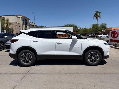 Summit White 2025 Chevrolet Blazer 2LT