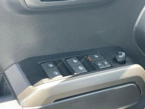 Ice Cap 2023 Toyota Tacoma SR5