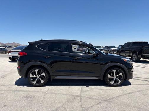 Black Noir Pearl 2018 Hyundai TUCSON Value