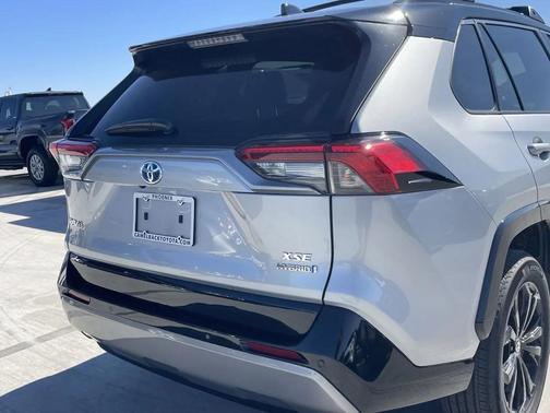 2024 Toyota RAV4 Hybrid SE