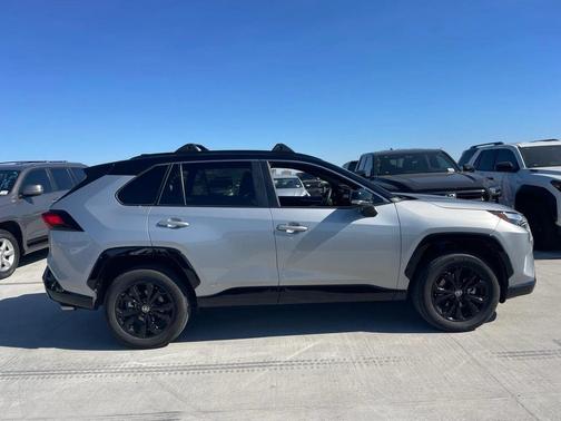 2024 Toyota RAV4 Hybrid SE