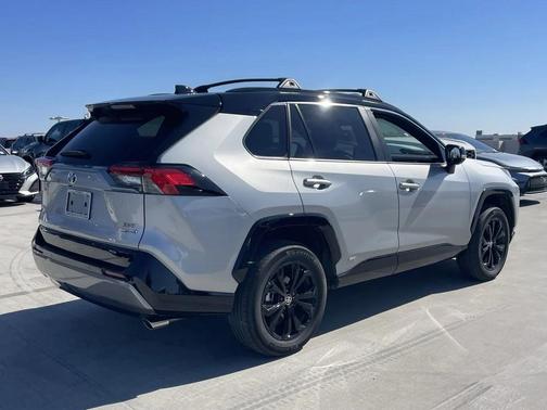 2024 Toyota RAV4 Hybrid SE
