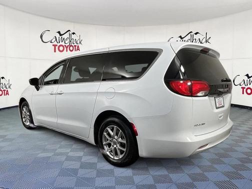 2024 Chrysler Voyager LX