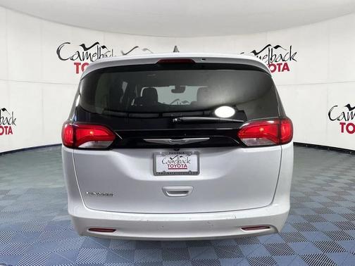 2024 Chrysler Voyager LX