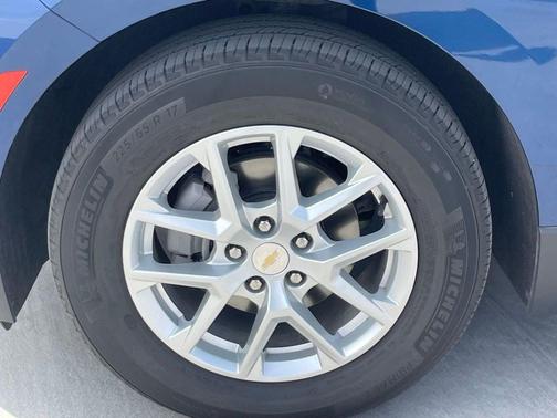 Blue Glow Metallic 2023 Chevrolet Equinox 1LT
