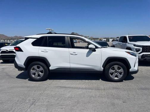 Ice Cap 2023 Toyota RAV4 XLE