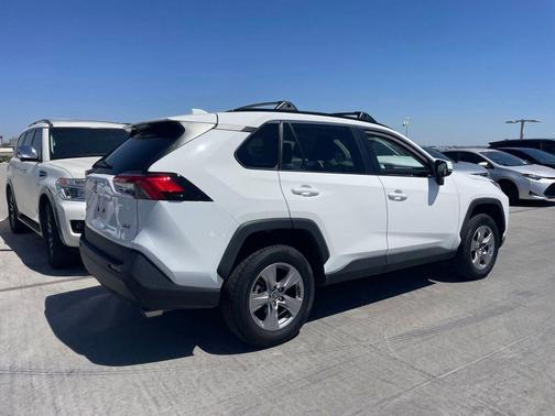 Ice Cap 2023 Toyota RAV4 XLE