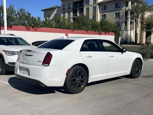 2021 Chrysler 300 Touring
