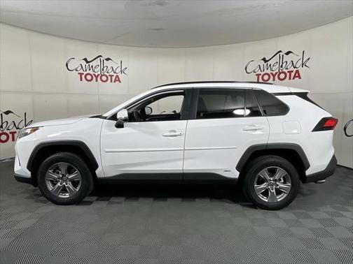 2022 Toyota RAV4 Hybrid XLE
