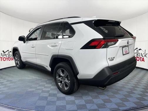 2022 Toyota RAV4 Hybrid XLE