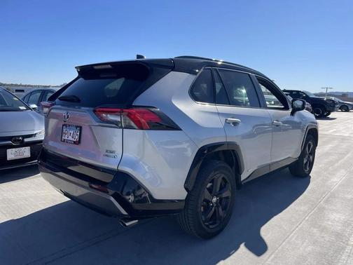 2021 Toyota RAV4 Hybrid SE