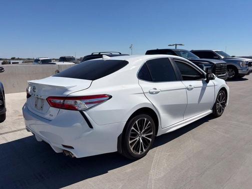 Super White 2020 Toyota Camry SE