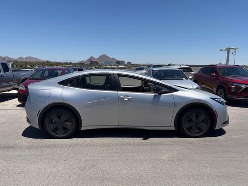 Cutting Edge 2026 Toyota Prius Plug-In Hybrid SE