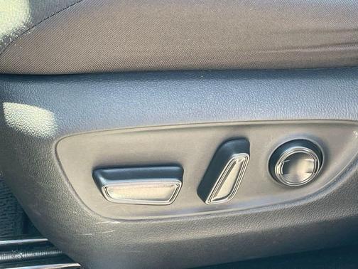 Ice Cap 2024 Toyota RAV4 XLE