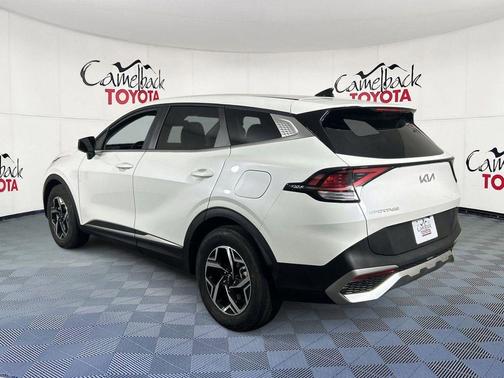 Snow White Pearl 2025 Kia Sportage LX