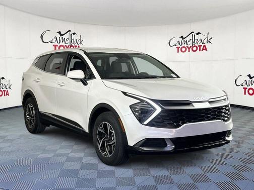 Snow White Pearl 2025 Kia Sportage LX