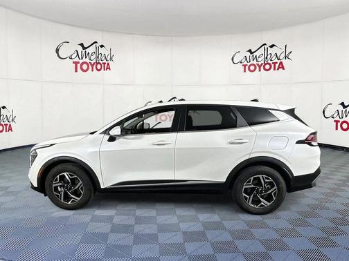 Snow White Pearl 2025 Kia Sportage LX