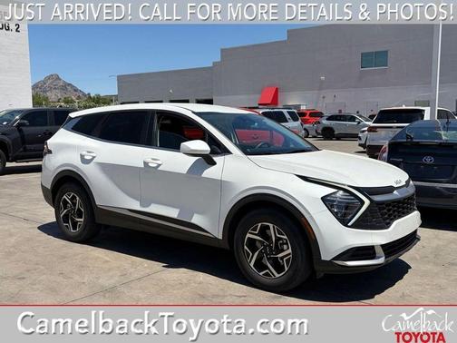 Snow White Pearl 2025 Kia Sportage LX