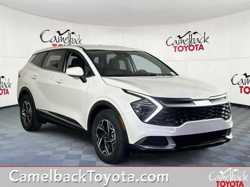 Snow White Pearl 2025 Kia Sportage LX