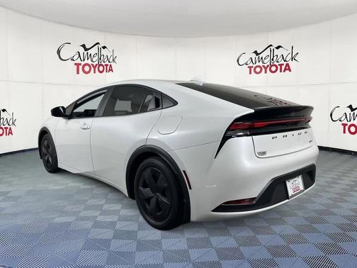 2025 Toyota Prius LE