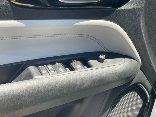 Bright White Clearcoat 2025 Jeep Compass Limited