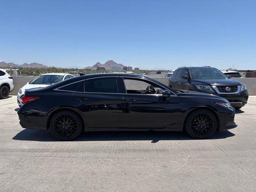 Midnight Black Metallic 2019 Toyota Avalon Touring