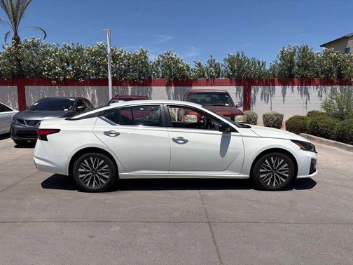 Glacier White 2025 Nissan Altima 2.5 SV