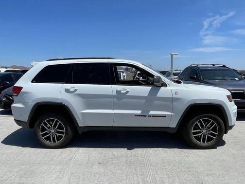 Bright White Clearcoat 2018 Jeep Grand Cherokee Trailhawk
