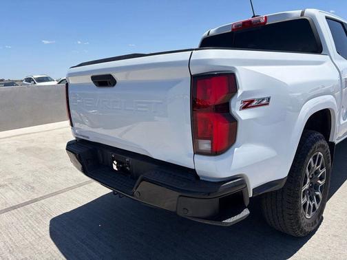 Summit White 2023 Chevrolet Colorado Z71