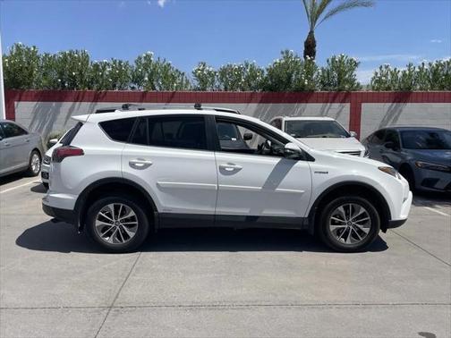 2017 Toyota RAV4 Hybrid XLE