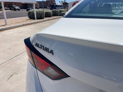 Glacier White 2025 Nissan Altima 2.5 SV