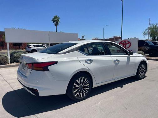 Glacier White 2025 Nissan Altima 2.5 SV