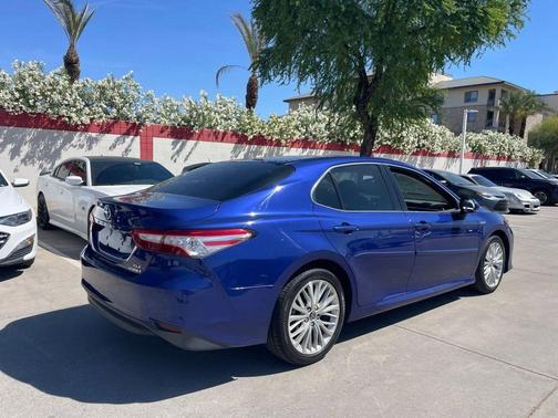 Blue Crush Metallic 2018 Toyota Camry Hybrid XLE