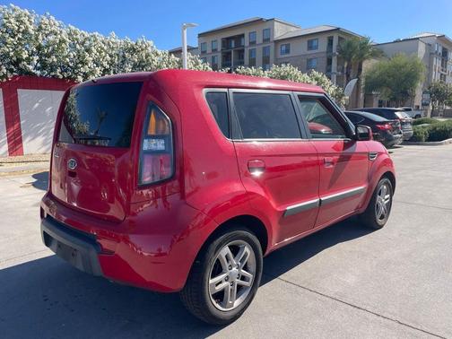 2010 Kia Soul +