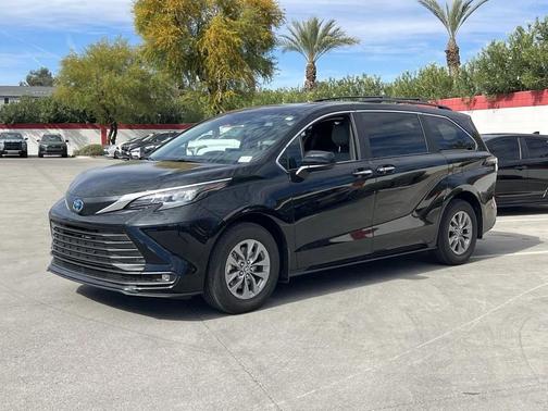 2025 Toyota Sienna XLE