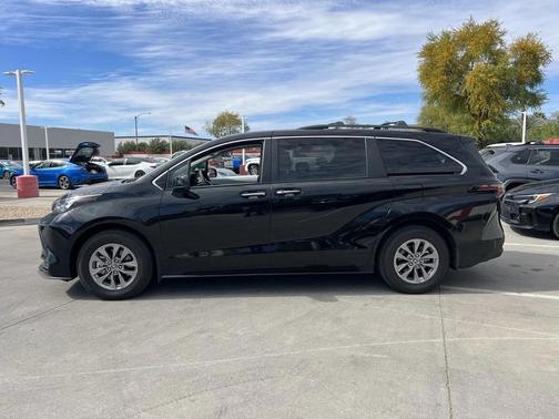 2025 Toyota Sienna XLE