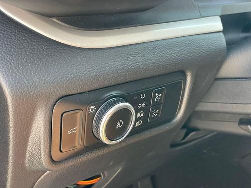 Iconic Silver 2024 Ford Explorer XLT