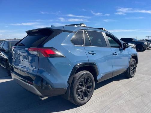 2024 Toyota RAV4 Hybrid SE