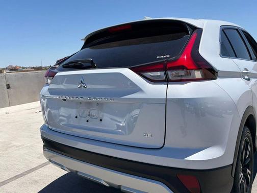 White Diamond 2023 Mitsubishi Eclipse Cross SE