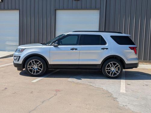 2016 Ford Explorer Sport