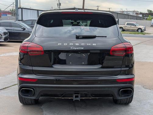 2017 Porsche Cayenne Platinum Edition