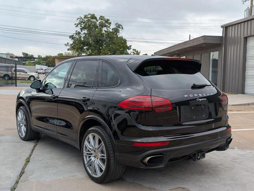 2017 Porsche Cayenne Platinum Edition