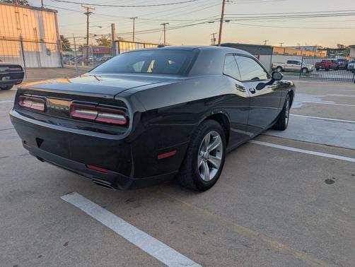 2016 Dodge Challenger SXT