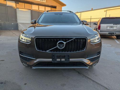 2017 Volvo XC90 T6 Momentum