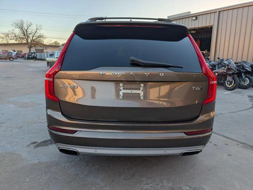 2017 Volvo XC90 T6 Momentum