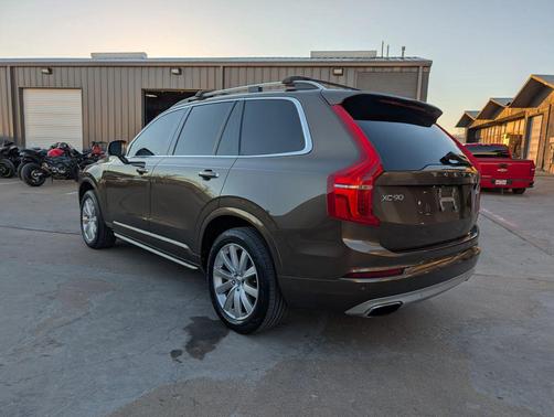 2017 Volvo XC90 T6 Momentum
